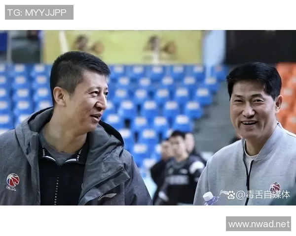 南京篮球队配合默契创新高排名引发关注展现团队实力与战术智慧