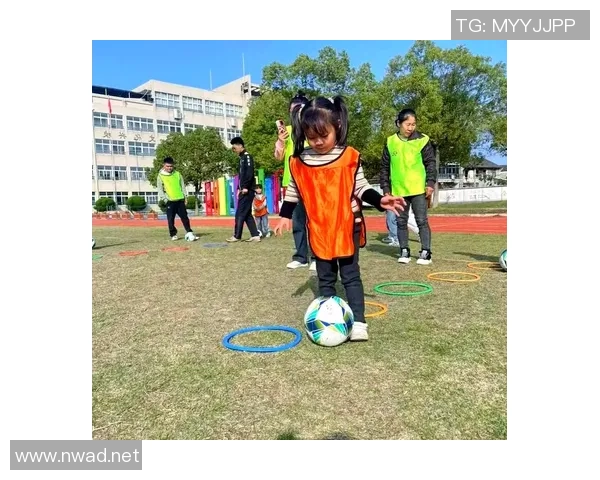 足球明星亲子时光大揭秘:他们如何与孩子们共享快乐与成长